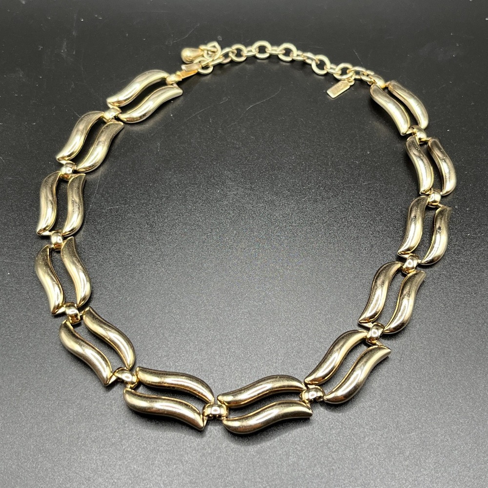 Vintage Signed MONET Gold Tone Wavy Link Chain Choker Necklace 14"โ